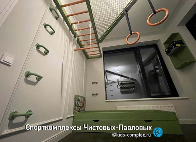 Спортивный уголок с обезьянкой. Кто ж тебя внедрит?