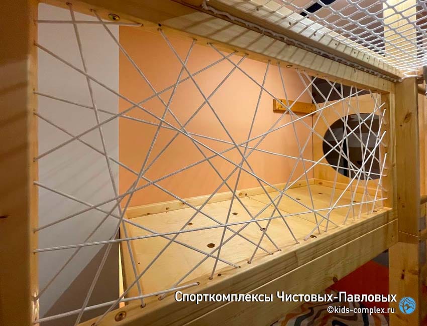 Аппликации на спортивном комплексе и детской мебели. Примеры: город для брата и лошадки для сестры