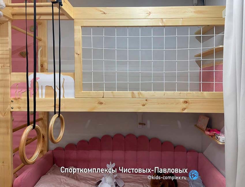 Аппликации на спортивном комплексе и детской мебели. Примеры: город для брата и лошадки для сестры