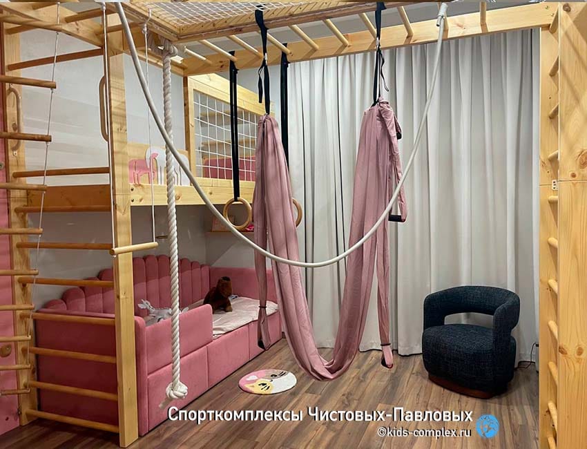 Аппликации на спортивном комплексе и детской мебели. Примеры: город для брата и лошадки для сестры