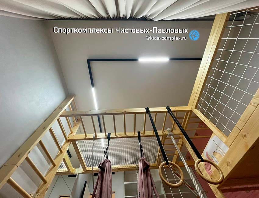 Аппликации на спортивном комплексе и детской мебели. Примеры: город для брата и лошадки для сестры